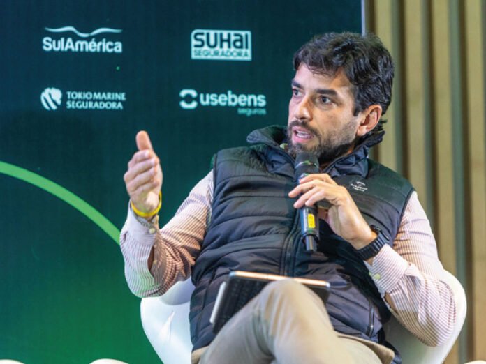 Emanuel-Nascimento,-Superintendente-Sênior-Regional-da-Bradesco-Auto-RE,-durante-o-painel-“Seguros-Premium,-Elétricos-e-a-Nova-Decisão-de-Compra”,-no-Trends-2026-Foto--Rafael-Wallace