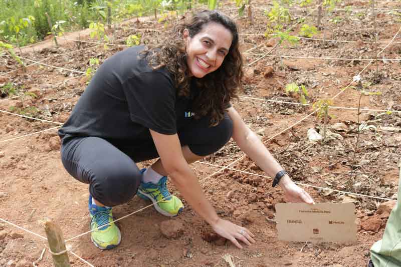 Plantio de mudas marca início da Floresta MetLife Itaú 